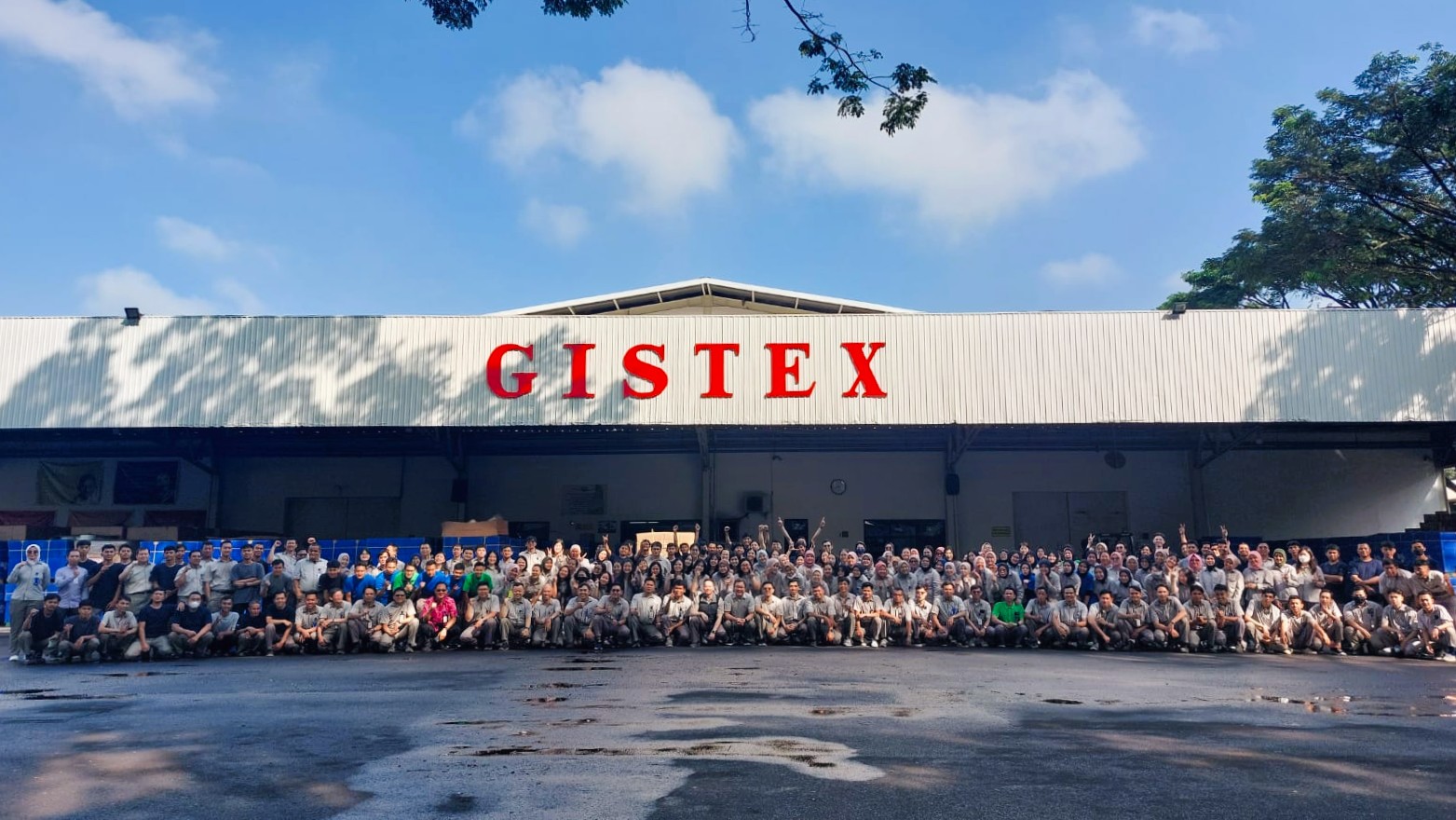GISTEX team - Over 1000 dedicated employees at our Bandung facility